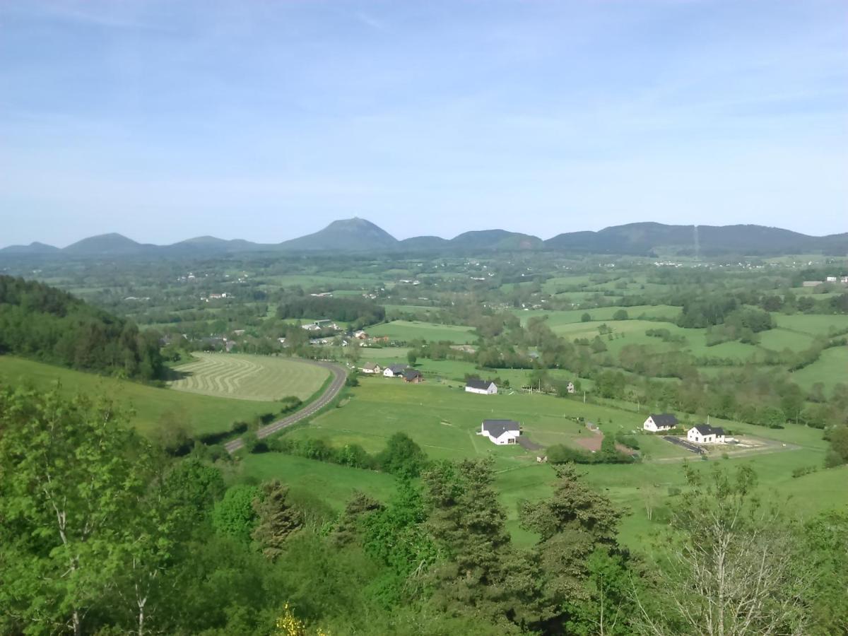 Coquelicot, Entre Volcans D Auvergne Et Sancy, Orcival. Exterior foto